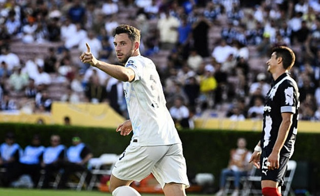Carlos Augusto sẽ là Calafiori mới ở Emirates?