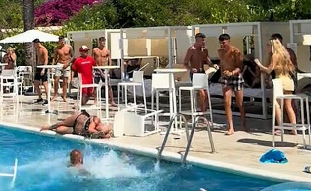 Kian Harratt gây phẫn nộ vì ném ghế trúng mặt phụ nữ ở Ibiza
