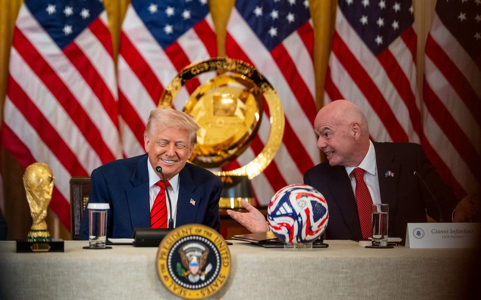 Infantino rất biết cách lấy lòng Trump.