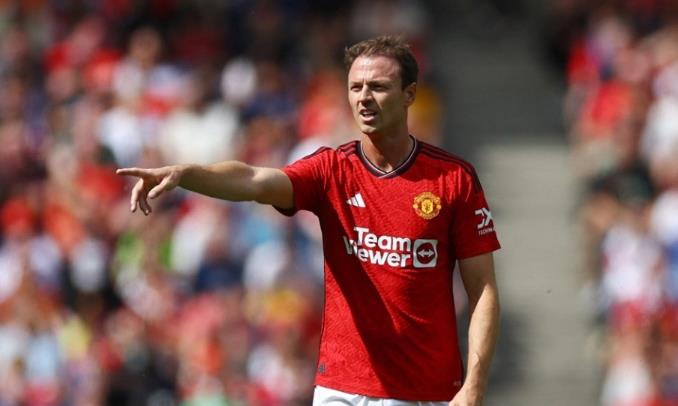 Evans được MU giữ lại để đảm nhận vai trò quản lý việc cho mượn.