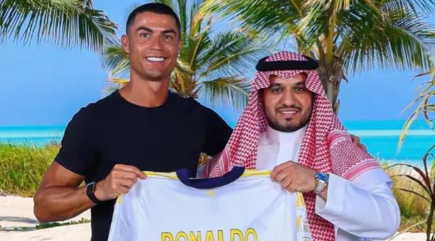 Ronaldo nhận lương từng giây, mỗi bàn thắng có giá 80.000 bảng, 16 người phục vụ