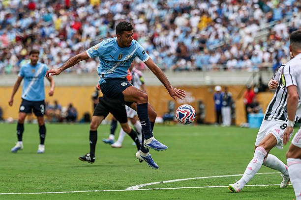 Rodri tái xuất; "Đôi cánh" tỏa sáng: Thấy gì từ thắng lợi hủy diệt của Man City?