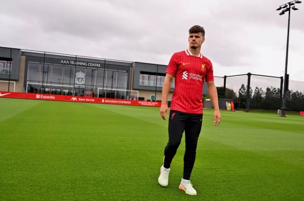 Kerkez tiết lộ lý do không thể từ chối Liverpool sau cuộc gặp Slot