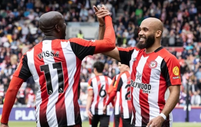 Yoane Wissa là gợi ý cho Man Utd.