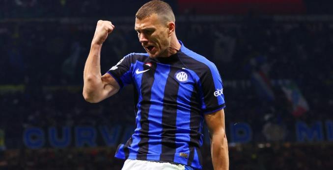 Dzeko trở lại Serie A thi đấu cho Fiorentina.