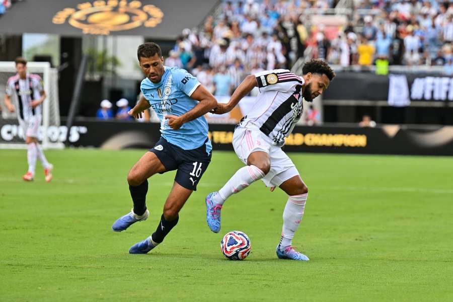 Man City là đội duy nhất thắng 3 trận.