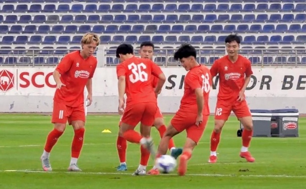 Ngày đầu hội quân, HLV Kim Sang Sik vắng hàng loạt trụ cột