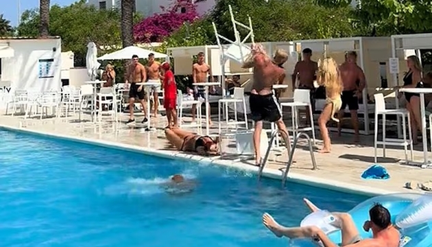 Vụ ẩu đả ở Ibiza: Oldham vào cuộc, Kian Harratt đối mặt án phạt nặng