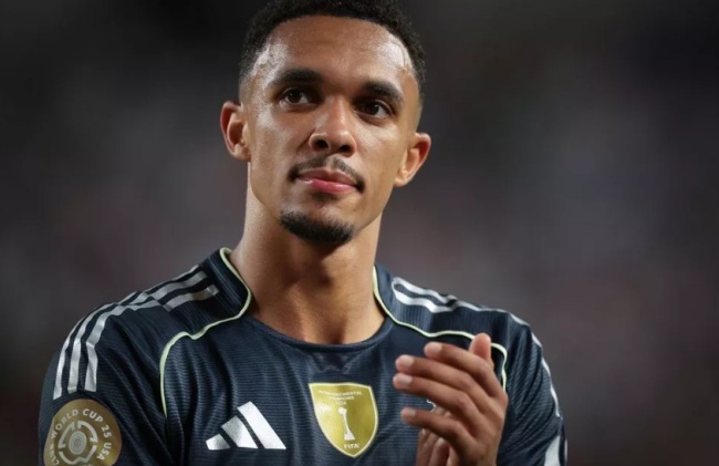 Chủ tịch Liverpool thừa nhận thất vọng khi Alexander-Arnold sang Real