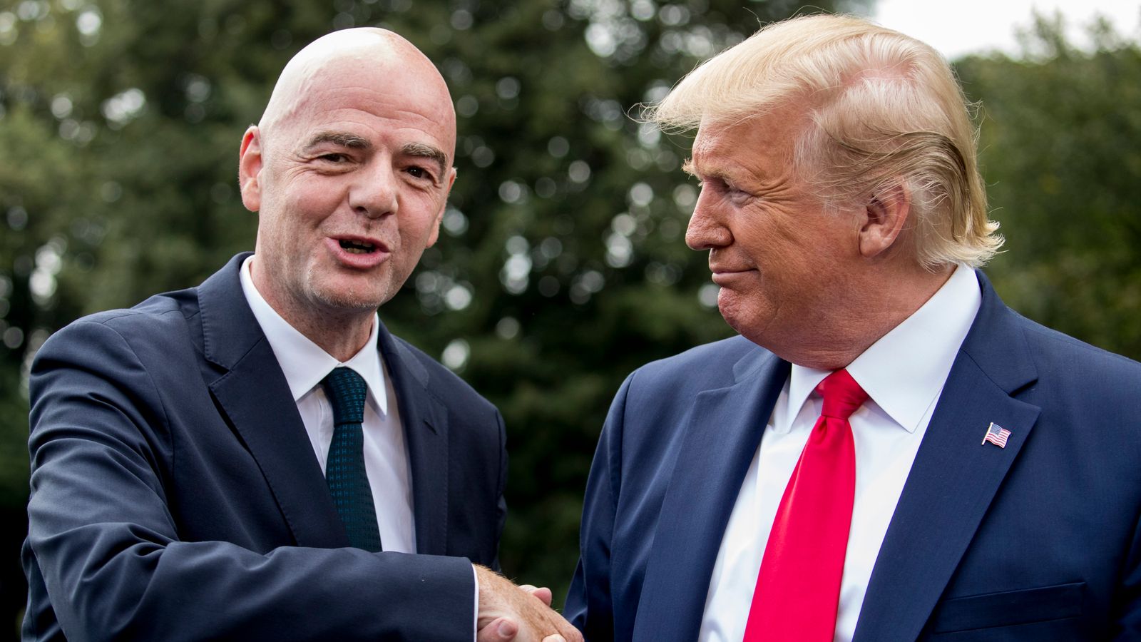 Mối quan hệ thân thiết lạ thường giữa Donald Trump và Gianni Infantino