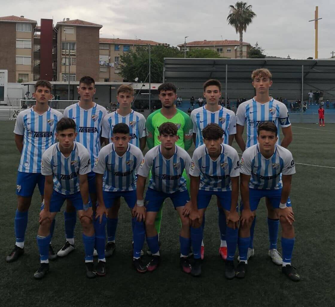 Dean (đầu tiên, hàng sau bên phải) trong màu áo đội trẻ Malaga.