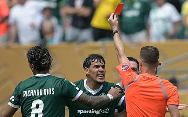 Palmeiras chỉ còn 10 người ở những phút cuối hiệp phụ thứ hai.