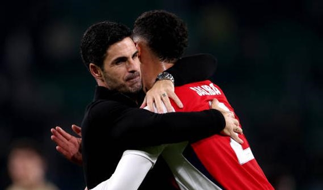 Arsenal nên tập trung giải quyết các vấn đề ở những vị trí khác.
