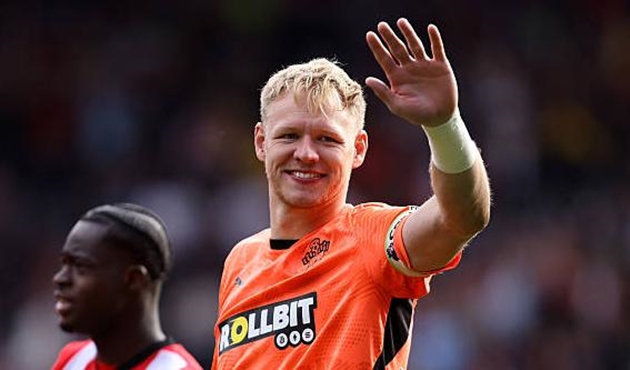 Aaron Ramsdale vẫn hay dù Southampton xuống hạng.