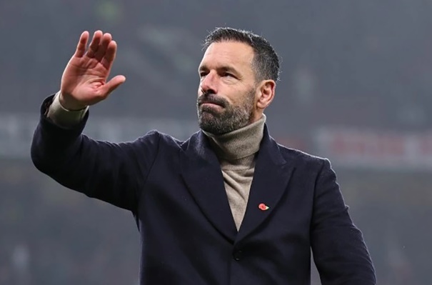 Ruud van Nistelrooy: Khi hào quang quá khứ không cứu nổi một HLV thất bại