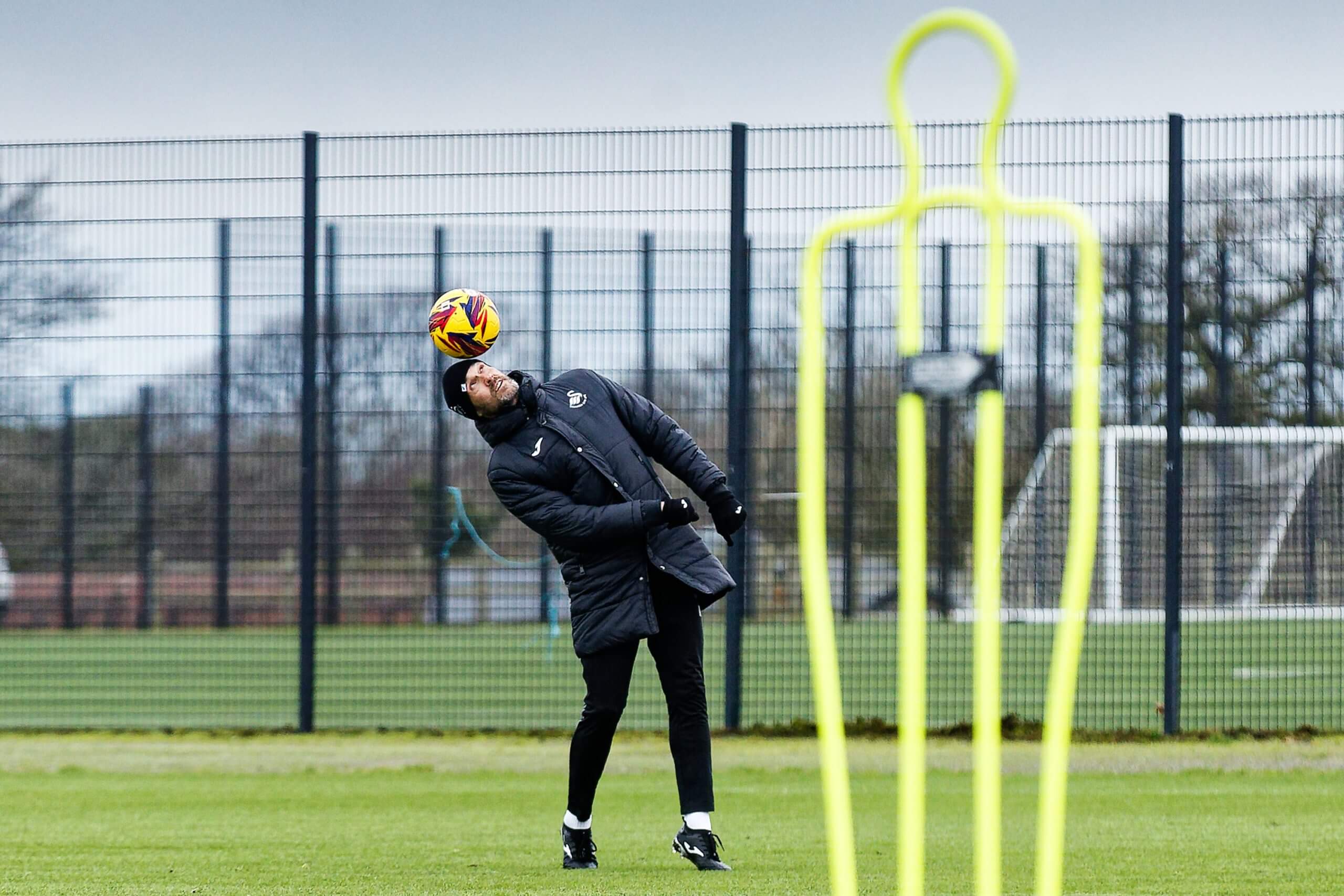 Luke Williams vừa mới dẫn dắt Swansea cách đây ít tháng.
