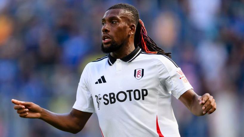 Âm nhạc là niềm cảm hứng của Iwobi trên sân cỏ.
