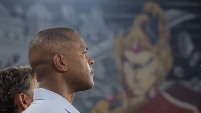 HLV Patrick Kluivert đối mặt áp lực trước vòng loại thứ 4 World Cup 2026 khu vực châu Á.