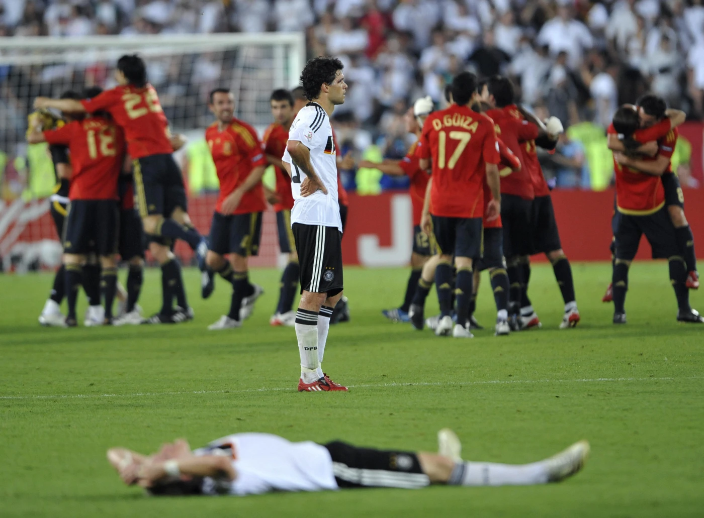 Ballack thêm một lần gục ngã trước ngưỡng cửa thiên đường.