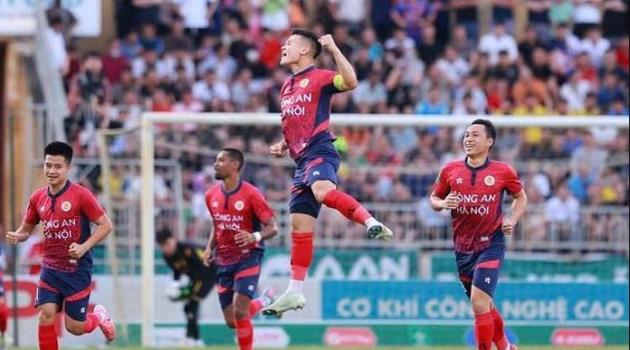 Công an Hà Nội thắng đậm kỷ lục, ghi dấu son lịch sử Cúp Quốc gia
