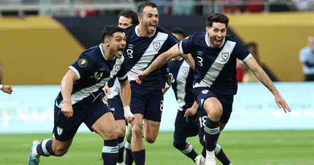 Địa chấn Gold Cup: Guatemala tiễn Canada về nước sau loạt "đấu súng" nghẹt thở