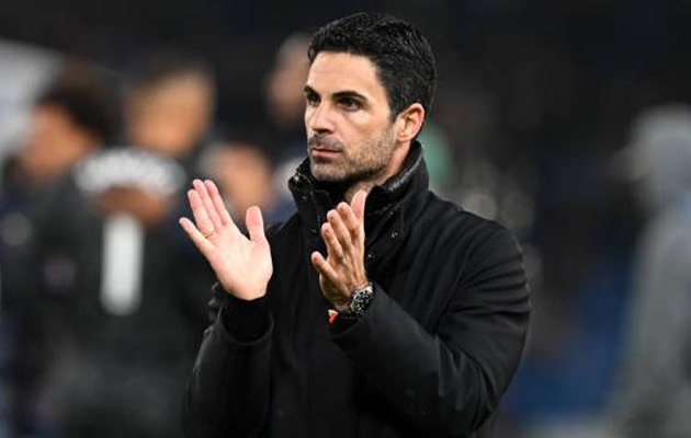 Mikel Arteta đã quyết định xây dựng một hàng tiền vệ mới cho Arsenal.