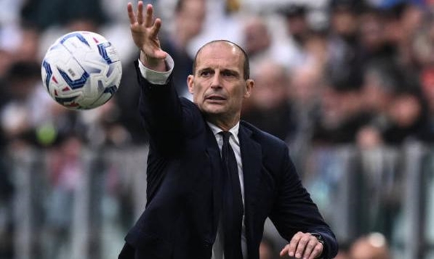 Max Allegri phải làm mới hàng công AC Milan.