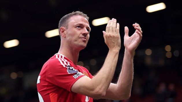 Evans đóng vai trò quan trọng là cầu nối cho lứa trẻ.