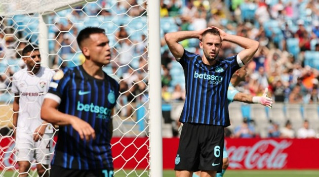 Inter có lối đá nhạt nhòa.