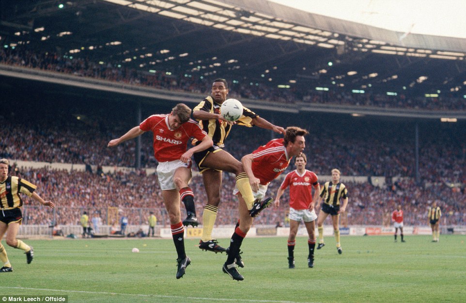 Man Utd đánh bại Palace và mở ra kỉ nguyên thống trị nước Anh.