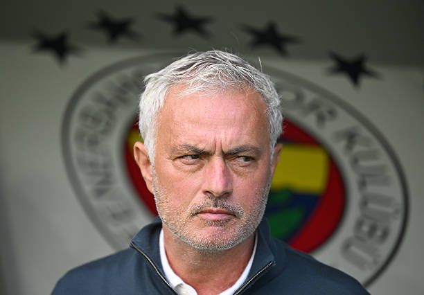 Giải bài toán hàng công, MU lẽ ra nên đi trước Mourinho một bước