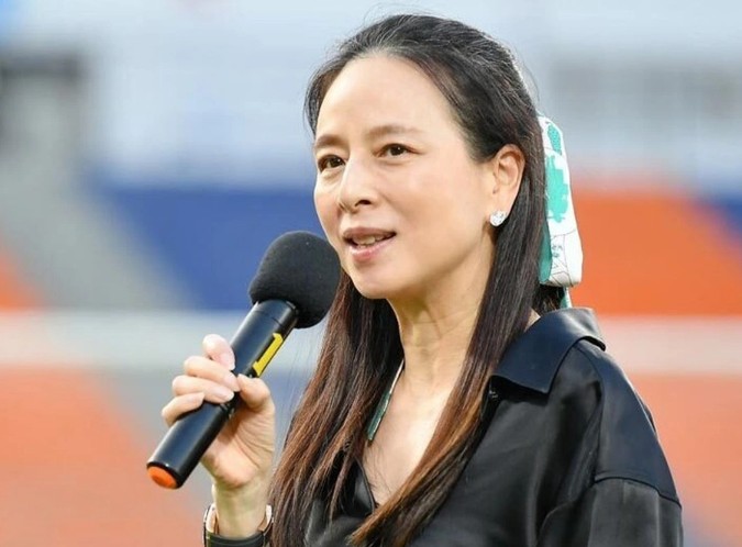 Madam Pang bác bỏ tin đồn về HLV Mano Polking