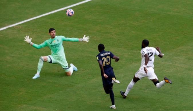 Juve không ít lần gây nguy hiểm cho hàng thủ Real Madrid.