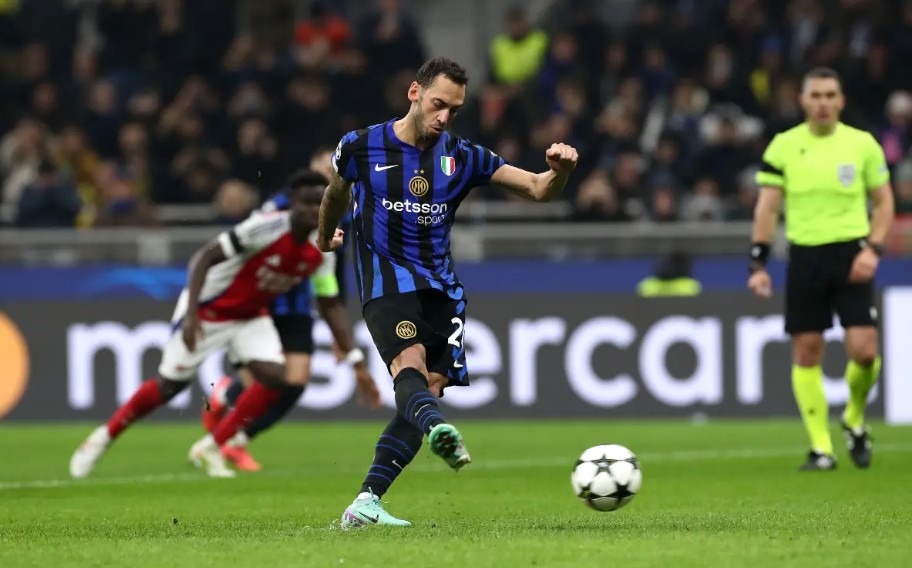Calhanoglu có thể rời Inter, MU lập tức nhập cuộc