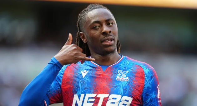 Tottenham rút lui khỏi thương vụ Eze, Arsenal giành lợi thế