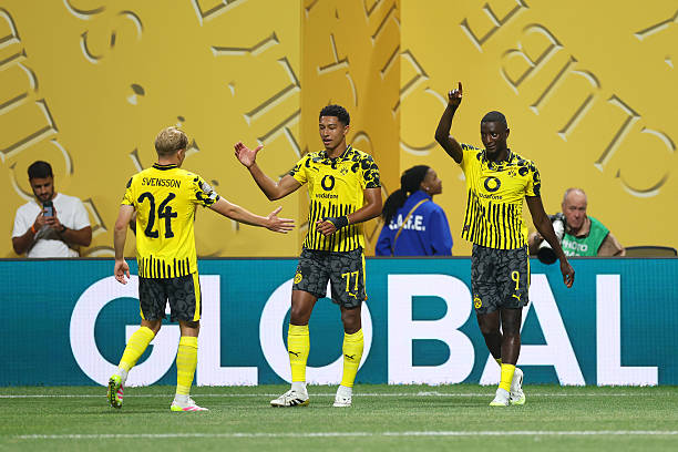 Dortmund 2-1 Monterey: Song sát lên tiếng; Lỡ hẹn "derby Bellingham"