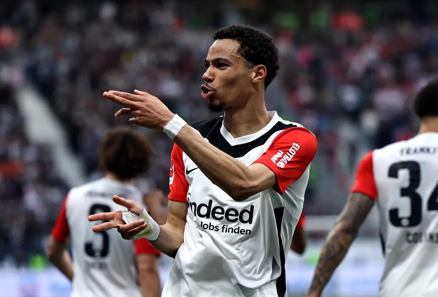 Lý do Arsenal và Liverpool nên theo đuổi Hugo Ekitike thay vì Alexander Isak