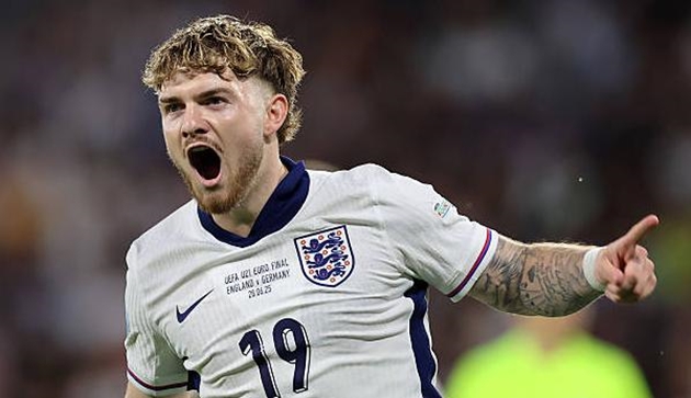 Newcastle quan tâm, Liverpool ra giá bán Harvey Elliott