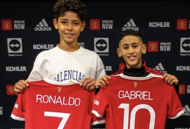 JJ Gabriel - Tài năng khiến Manchester United phá vỡ lịch sử số áo