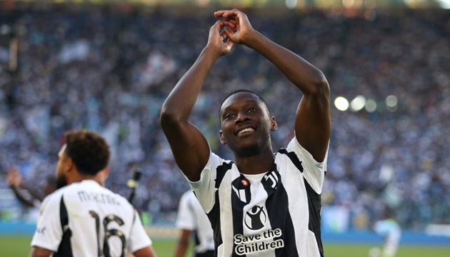 Kolo Muani và bài toán hàng công phức tạp của Juventus