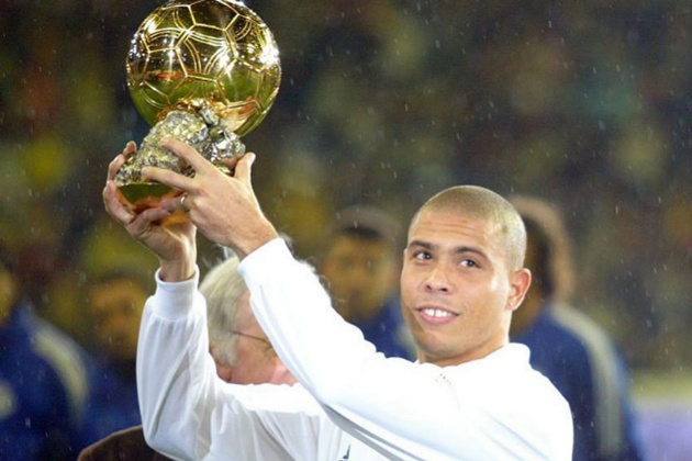 Quả bóng Vàng 2002 là phần thưởng xứng đáng cho những nỗ lực của Ronaldo.