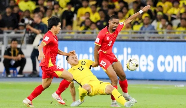 Bóng đá Malaysia và nỗi lo bị FIFA 'tuýt còi'