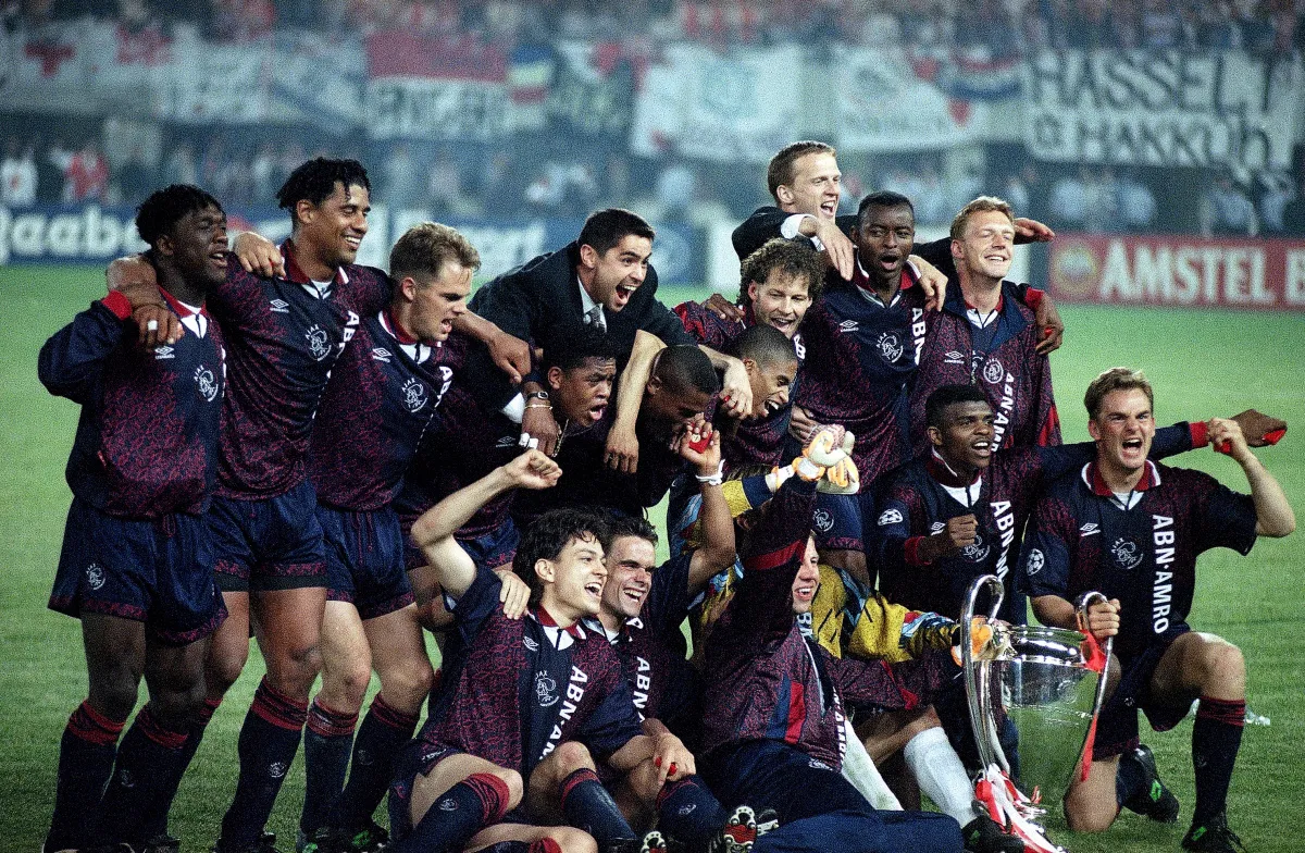 Đội hình huyền thoại của Ajax lên ngôi vô địch UCL năm 1995.