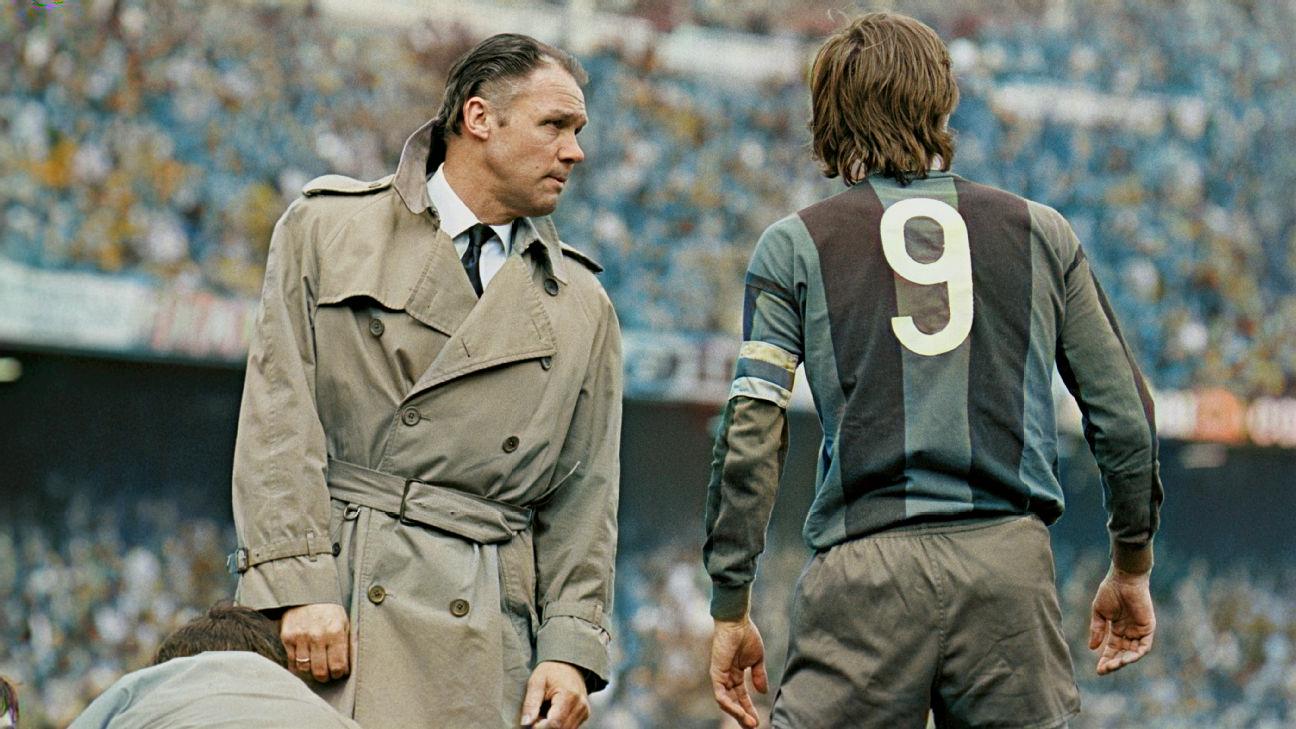 Hai kiến trúc sư vĩ đại của Ajax, Rinus Michels và Johan Cruyff.