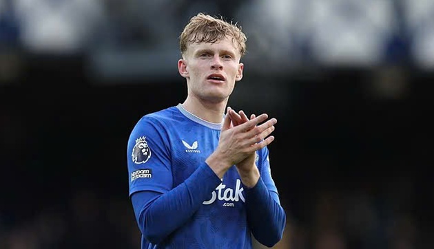Everton giữ chân Jarrad Branthwaite thành công