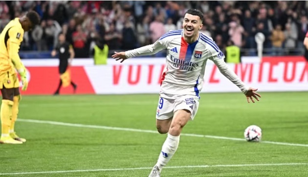 Roma nhắm Mikautadze giữa khủng hoảng tại Lyon