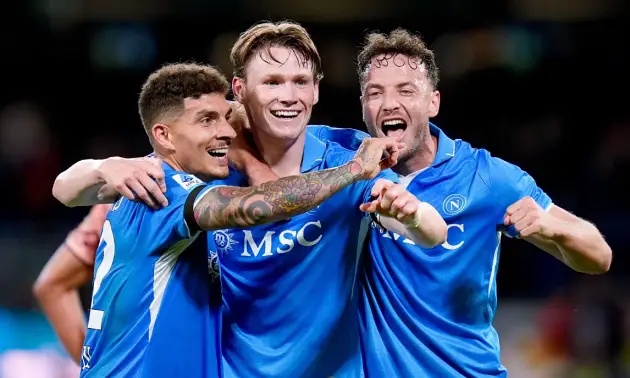 Cùng chờ màn trình diễn của Napoli ở Champions League.