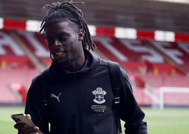 Lesley Ugochukwu lọt tầm ngắm nhiều CLB, Chelsea ưu tiên bán ngay hè 2025