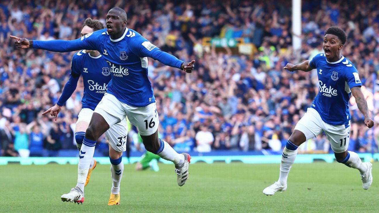 Màn trụ hạng đầy cảm xúc của Everton trên thánh địa Goodison Park.