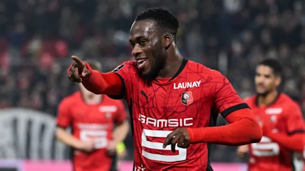 Arnaud Kalimuendo của Rennes cũng được đánh giá cao.